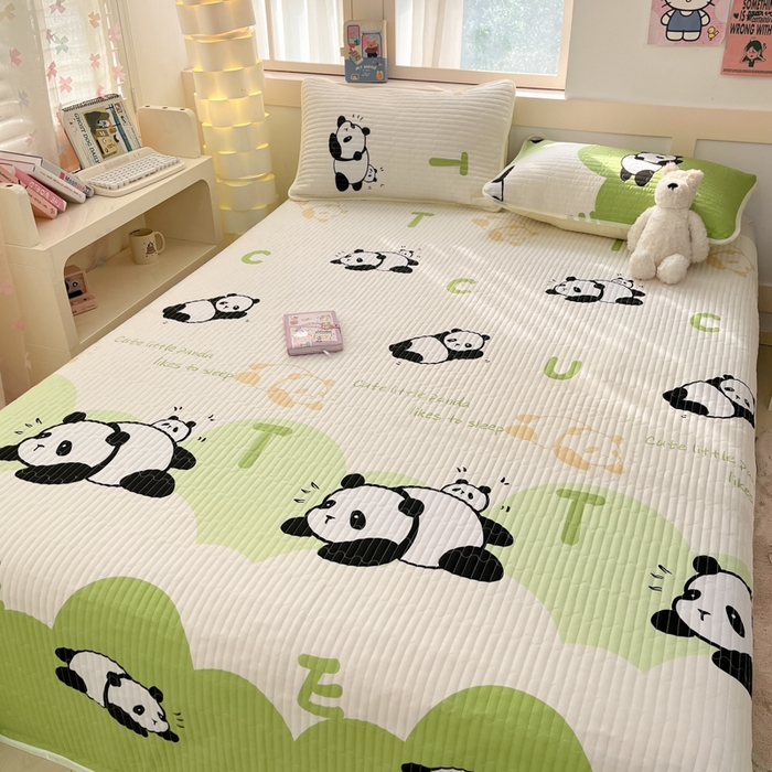 91家纺网 家纺一手货源 找家纺 金鑫汇家纺 2025新款全棉绗缝夹棉印花床盖 可爱熊猫 床盖