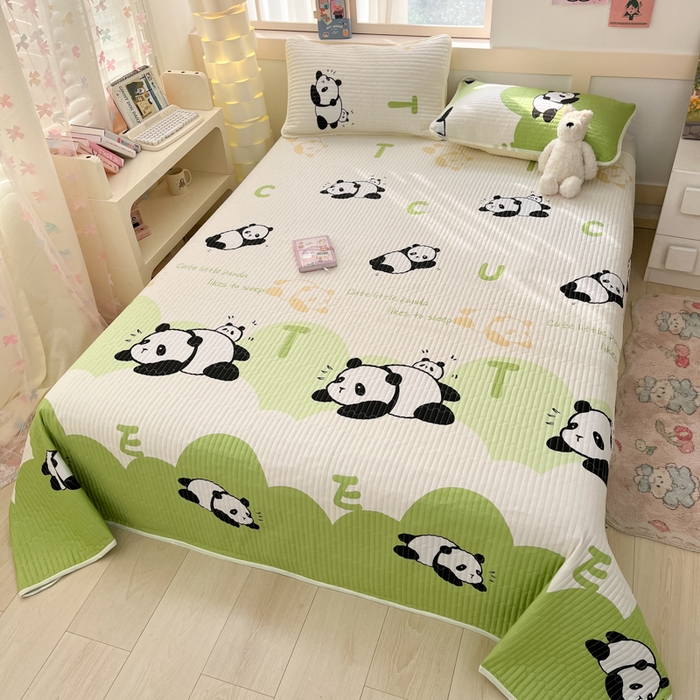 91家纺网 家纺一手货源 找家纺 金鑫汇家纺 2025新款全棉绗缝夹棉印花床盖 可爱熊猫 床盖