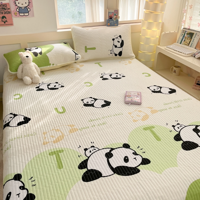 91家纺网 家纺一手货源 找家纺 金鑫汇家纺 2025新款全棉绗缝夹棉印花床盖 可爱熊猫 床盖