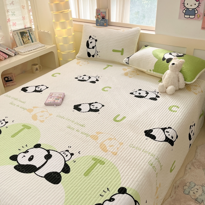 91家纺网 家纺一手货源 找家纺 金鑫汇家纺 2025新款全棉绗缝夹棉印花床盖 可爱熊猫 床盖