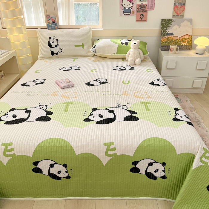 91家纺网 家纺一手货源 找家纺 金鑫汇家纺 2025新款全棉绗缝夹棉印花床盖 可爱熊猫 床盖