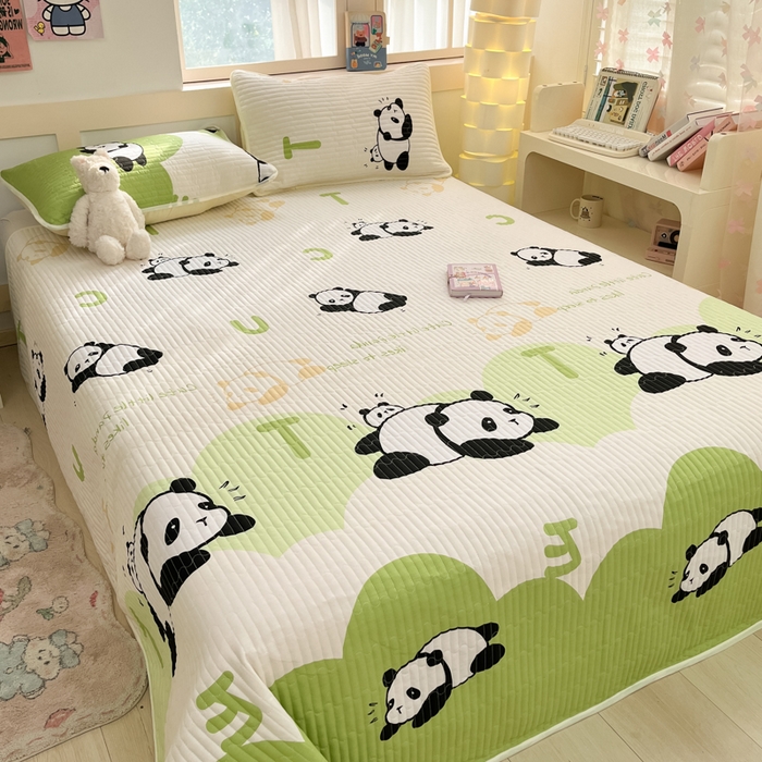 91家纺网 家纺一手货源 找家纺 金鑫汇家纺 2025新款全棉绗缝夹棉印花床盖 可爱熊猫 床盖