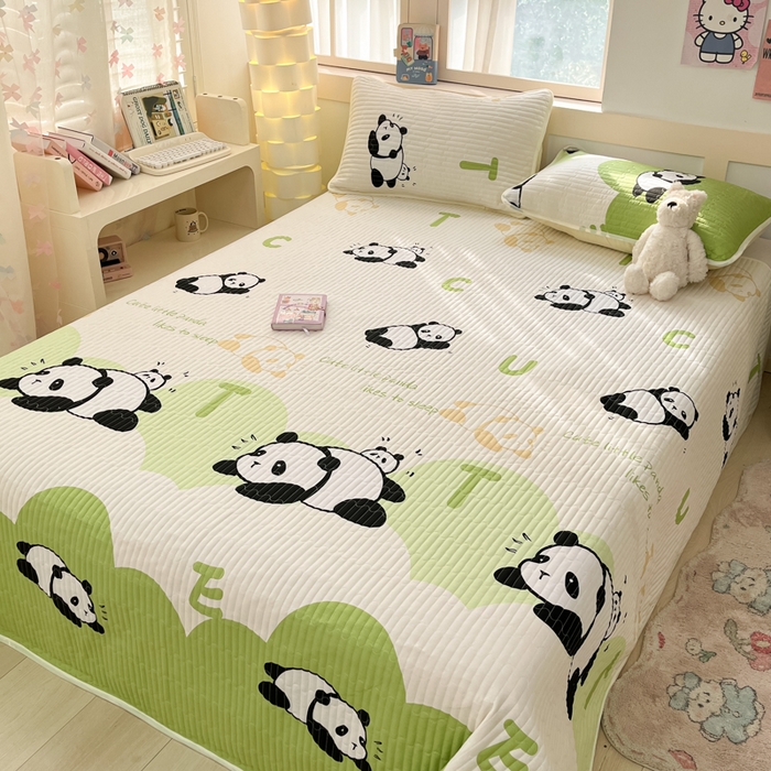 91家纺网 家纺一手货源 找家纺 金鑫汇家纺 2025新款全棉绗缝夹棉印花床盖 可爱熊猫 床盖