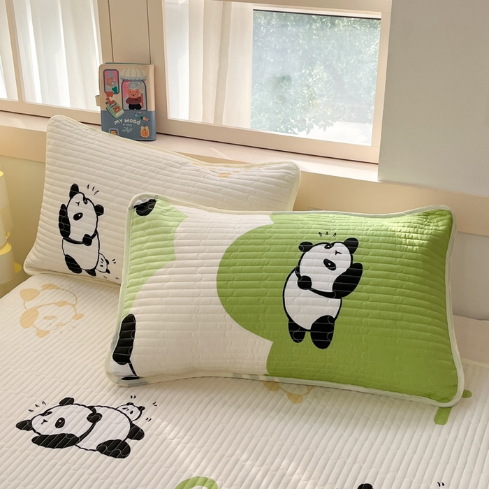 91家纺网 家纺一手货源 找家纺 金鑫汇家纺 2025新款全棉绗缝夹棉印花床盖 可爱熊猫 床盖