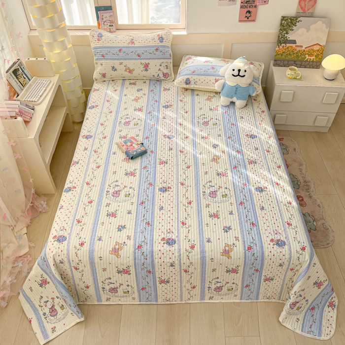 91家纺网 家纺一手货源 找家纺 金鑫汇家纺 2025新款全棉绗缝夹棉印花床盖 快乐萌兔 床盖