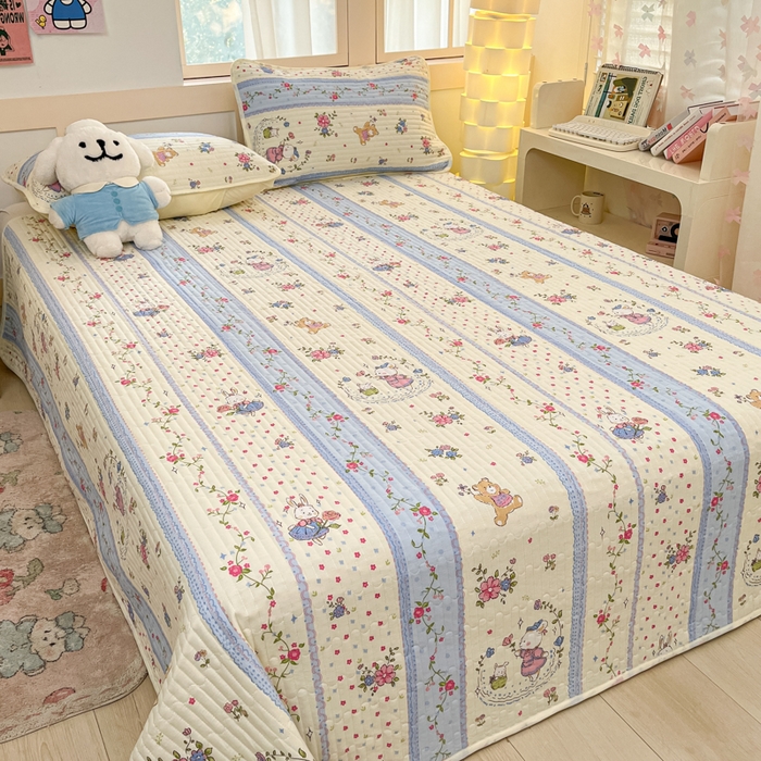 91家纺网 家纺一手货源 找家纺 金鑫汇家纺 2025新款全棉绗缝夹棉印花床盖 快乐萌兔 床盖