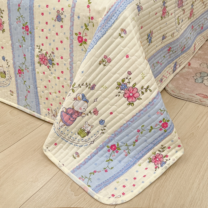 91家纺网 家纺一手货源 找家纺 金鑫汇家纺 2025新款全棉绗缝夹棉印花床盖 快乐萌兔 床盖