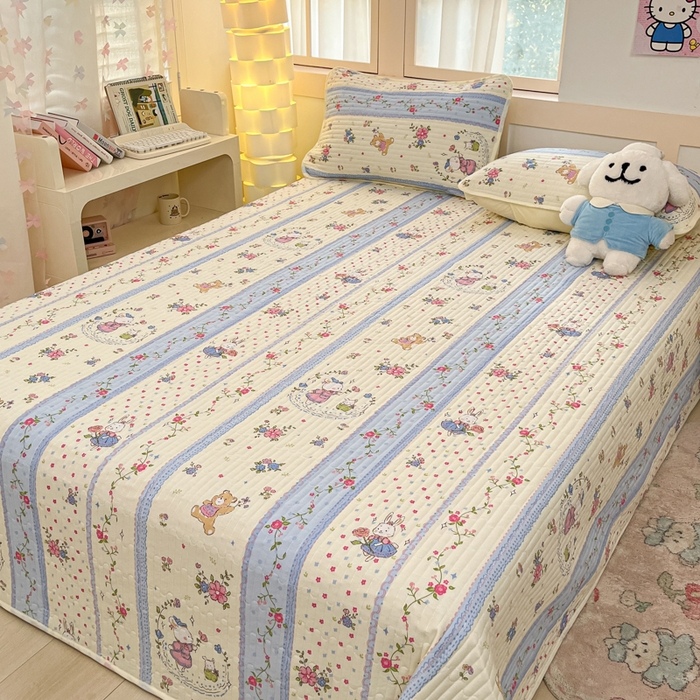 91家纺网 家纺一手货源 找家纺 金鑫汇家纺 2025新款全棉绗缝夹棉印花床盖 快乐萌兔 床盖