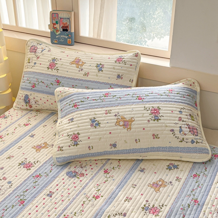 91家纺网 家纺一手货源 找家纺 金鑫汇家纺 2025新款全棉绗缝夹棉印花床盖 快乐萌兔 床盖