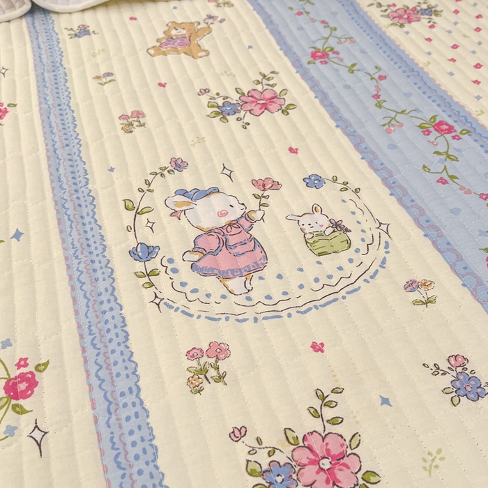 91家纺网 家纺一手货源 找家纺 金鑫汇家纺 2025新款全棉绗缝夹棉印花床盖 快乐萌兔 床盖