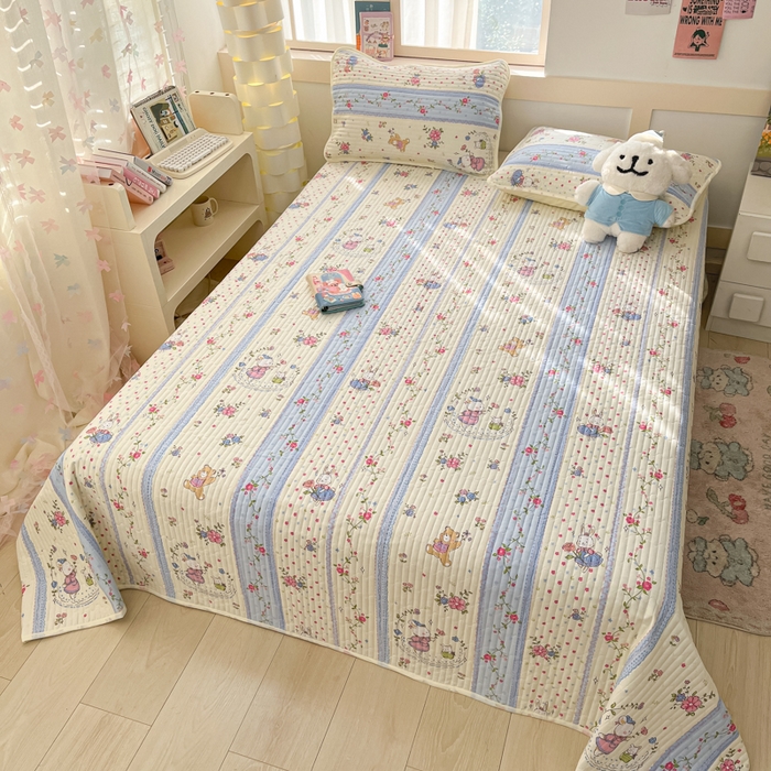 91家纺网 家纺一手货源 找家纺 金鑫汇家纺 2025新款全棉绗缝夹棉印花床盖 快乐萌兔 床盖