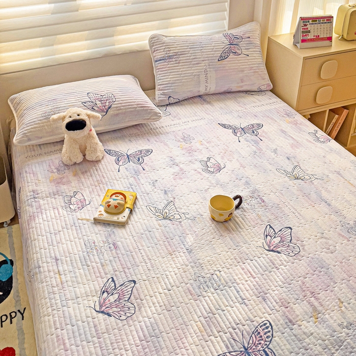 91家纺网 家纺一手货源 找家纺 金鑫汇家纺 2025新款全棉绗缝夹棉印花床盖 梦蝶