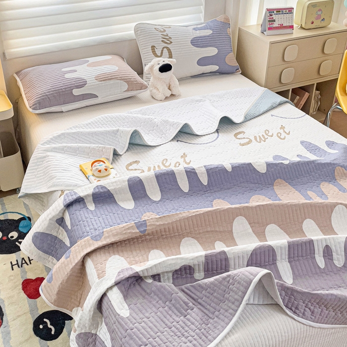 91家纺网 家纺一手货源 找家纺 金鑫汇家纺 2025新款全棉绗缝夹棉印花床盖 奶油粉