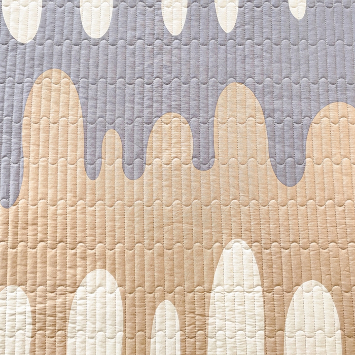 91家纺网 家纺一手货源 找家纺 金鑫汇家纺 2025新款全棉绗缝夹棉印花床盖 奶油粉