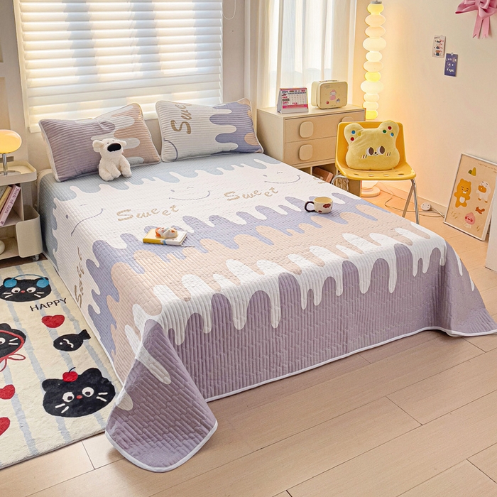 91家纺网 家纺一手货源 找家纺 金鑫汇家纺 2025新款全棉绗缝夹棉印花床盖 奶油粉