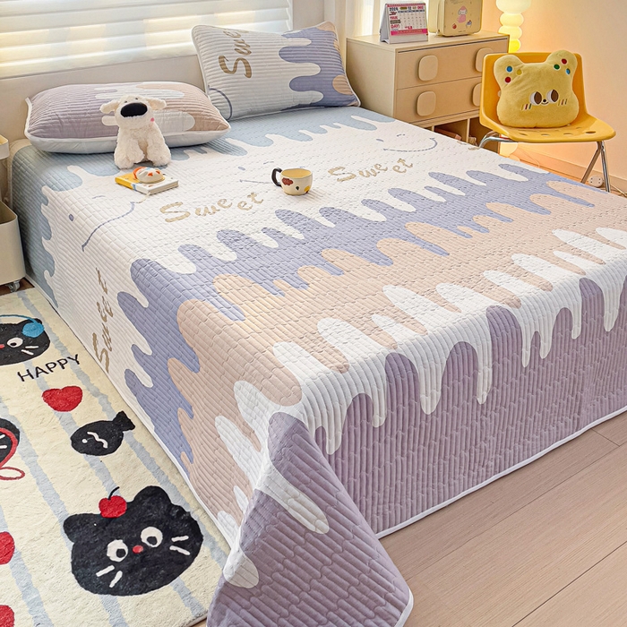 91家纺网 家纺一手货源 找家纺 金鑫汇家纺 2025新款全棉绗缝夹棉印花床盖 奶油粉