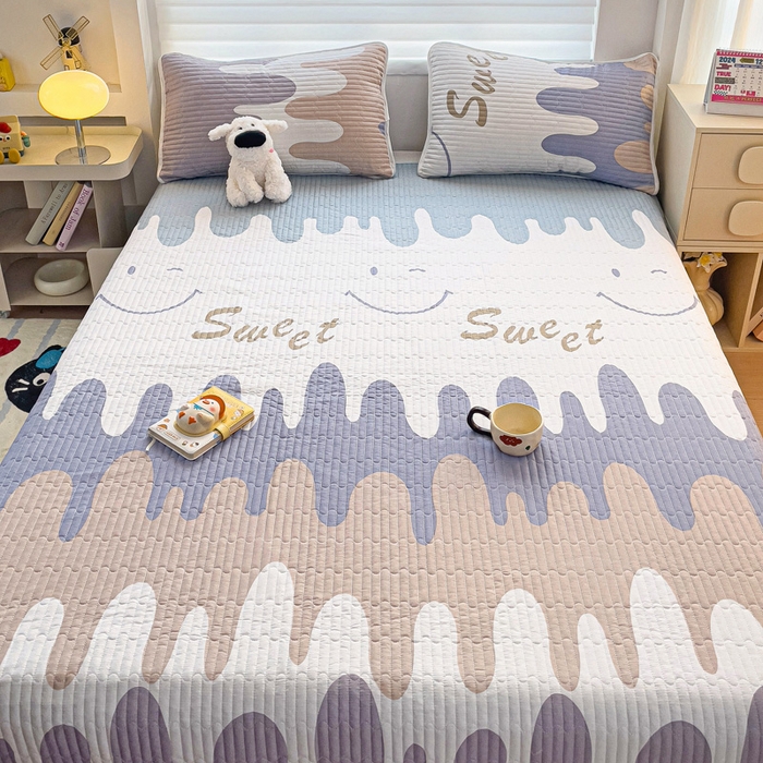 91家纺网 家纺一手货源 找家纺 金鑫汇家纺 2025新款全棉绗缝夹棉印花床盖 奶油粉