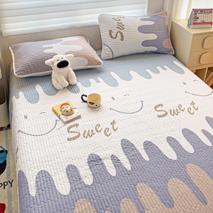 91家纺网 家纺一手货源 找家纺 金鑫汇家纺 2025新款全棉绗缝夹棉印花床盖 奶油粉