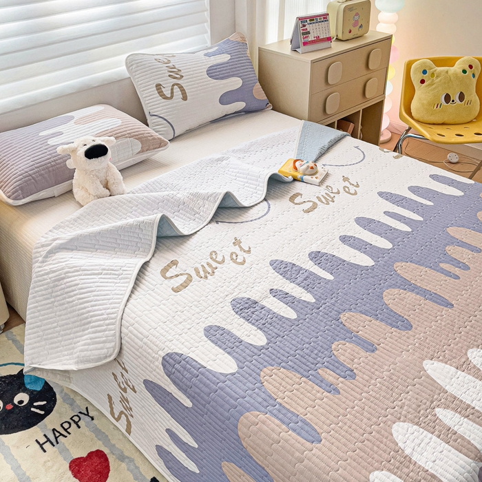 91家纺网 家纺一手货源 找家纺 金鑫汇家纺 2025新款全棉绗缝夹棉印花床盖 奶油粉