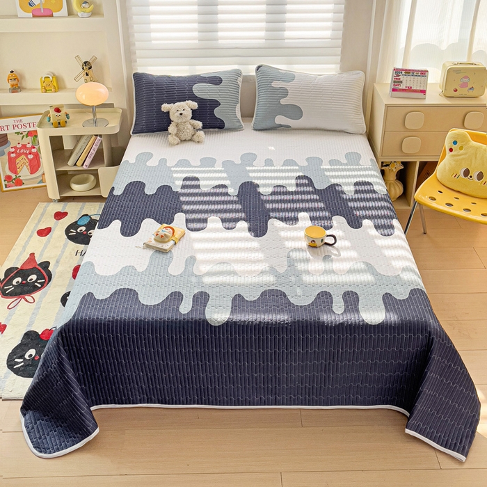 91家纺网 家纺一手货源 找家纺 金鑫汇家纺 2025新款全棉绗缝夹棉印花床盖 奶油蓝