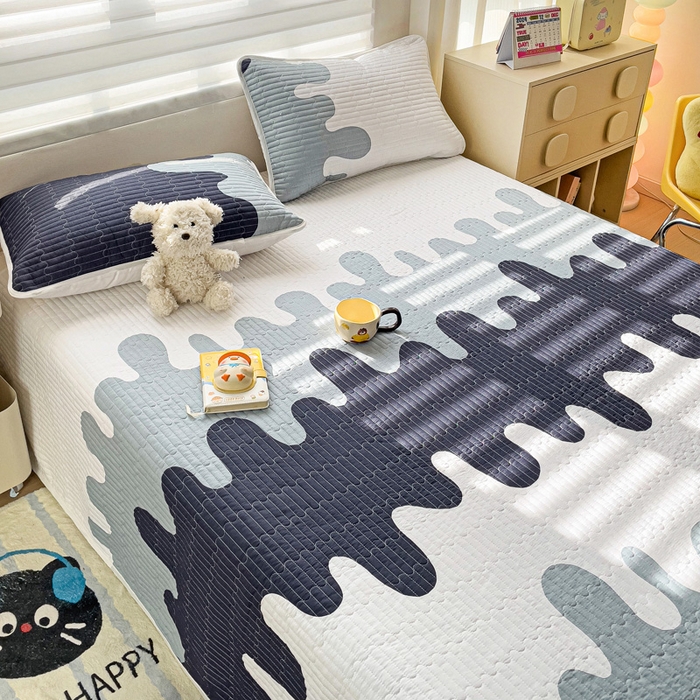 91家纺网 家纺一手货源 找家纺 金鑫汇家纺 2025新款全棉绗缝夹棉印花床盖 奶油蓝