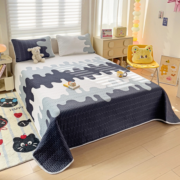 91家纺网 家纺一手货源 找家纺 金鑫汇家纺 2025新款全棉绗缝夹棉印花床盖 奶油蓝