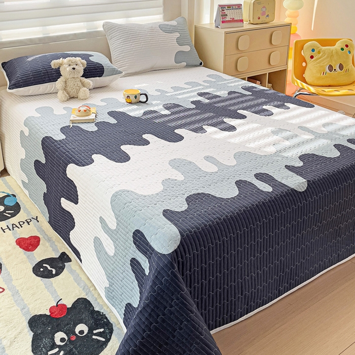 91家纺网 家纺一手货源 找家纺 金鑫汇家纺 2025新款全棉绗缝夹棉印花床盖 奶油蓝