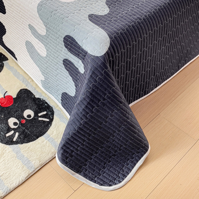 91家纺网 家纺一手货源 找家纺 金鑫汇家纺 2025新款全棉绗缝夹棉印花床盖 奶油蓝