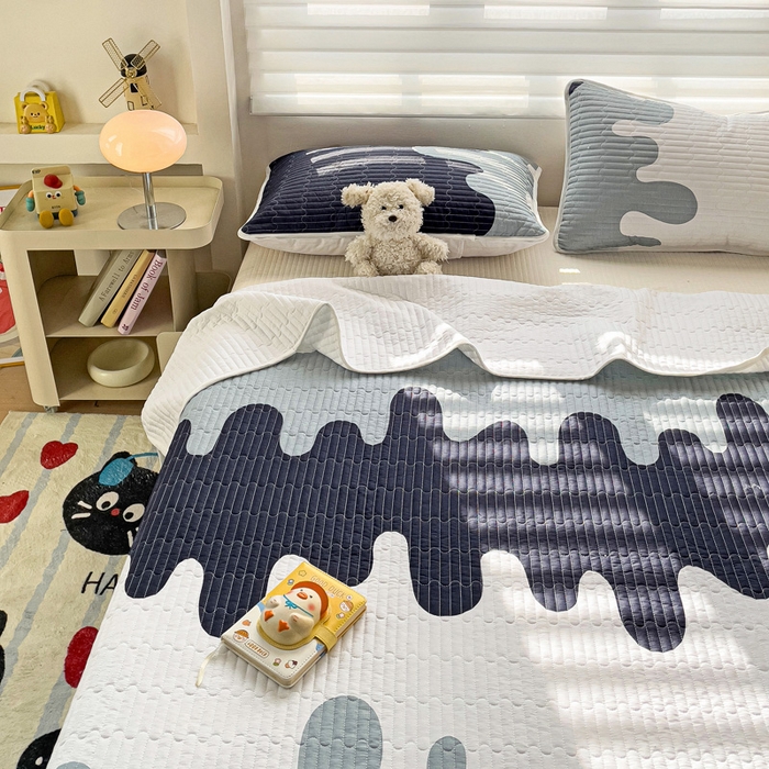 91家纺网 家纺一手货源 找家纺 金鑫汇家纺 2025新款全棉绗缝夹棉印花床盖 奶油蓝