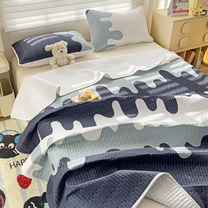 91家纺网 家纺一手货源 找家纺 金鑫汇家纺 2025新款全棉绗缝夹棉印花床盖 奶油蓝