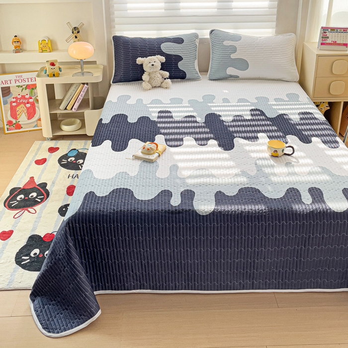 91家纺网 家纺一手货源 找家纺 金鑫汇家纺 2025新款全棉绗缝夹棉印花床盖 奶油蓝