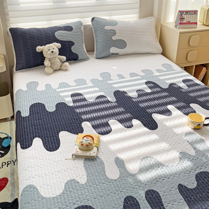 91家纺网 家纺一手货源 找家纺 金鑫汇家纺 2025新款全棉绗缝夹棉印花床盖 奶油蓝