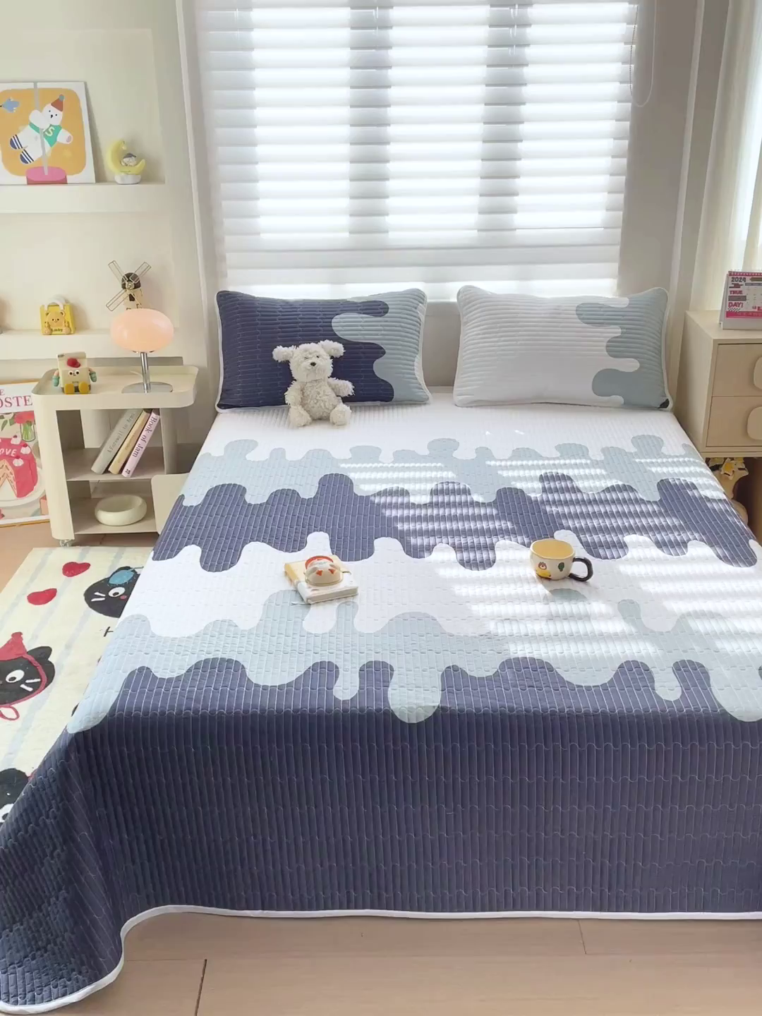 91家纺网 家纺一手货源 找家纺 金鑫汇家纺 2025新款全棉绗缝夹棉印花床盖 奶油蓝