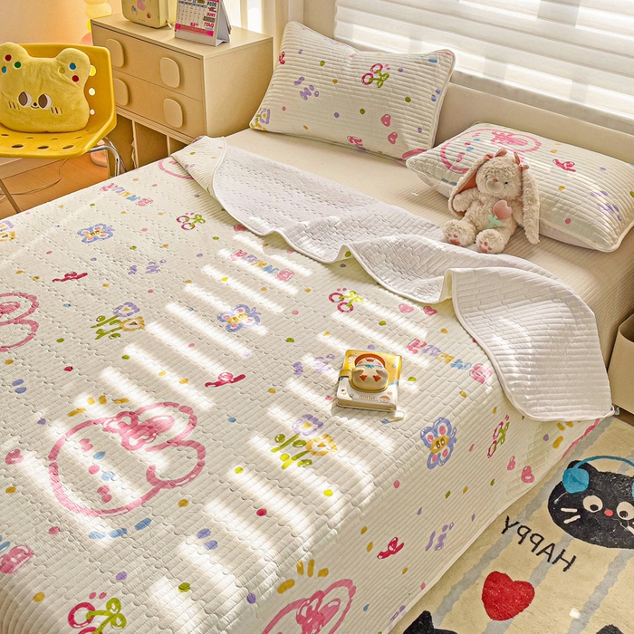 金鑫汇家纺 2025新款全棉绗缝夹棉印花床盖 奇趣小兔