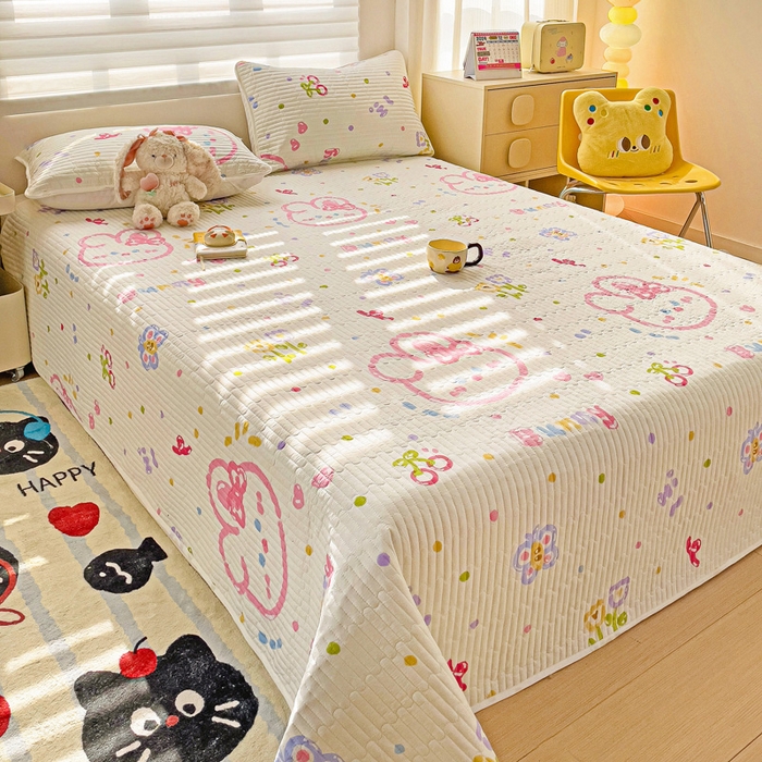 91家纺网 家纺一手货源 找家纺 金鑫汇家纺 2025新款全棉绗缝夹棉印花床盖 奇趣小兔