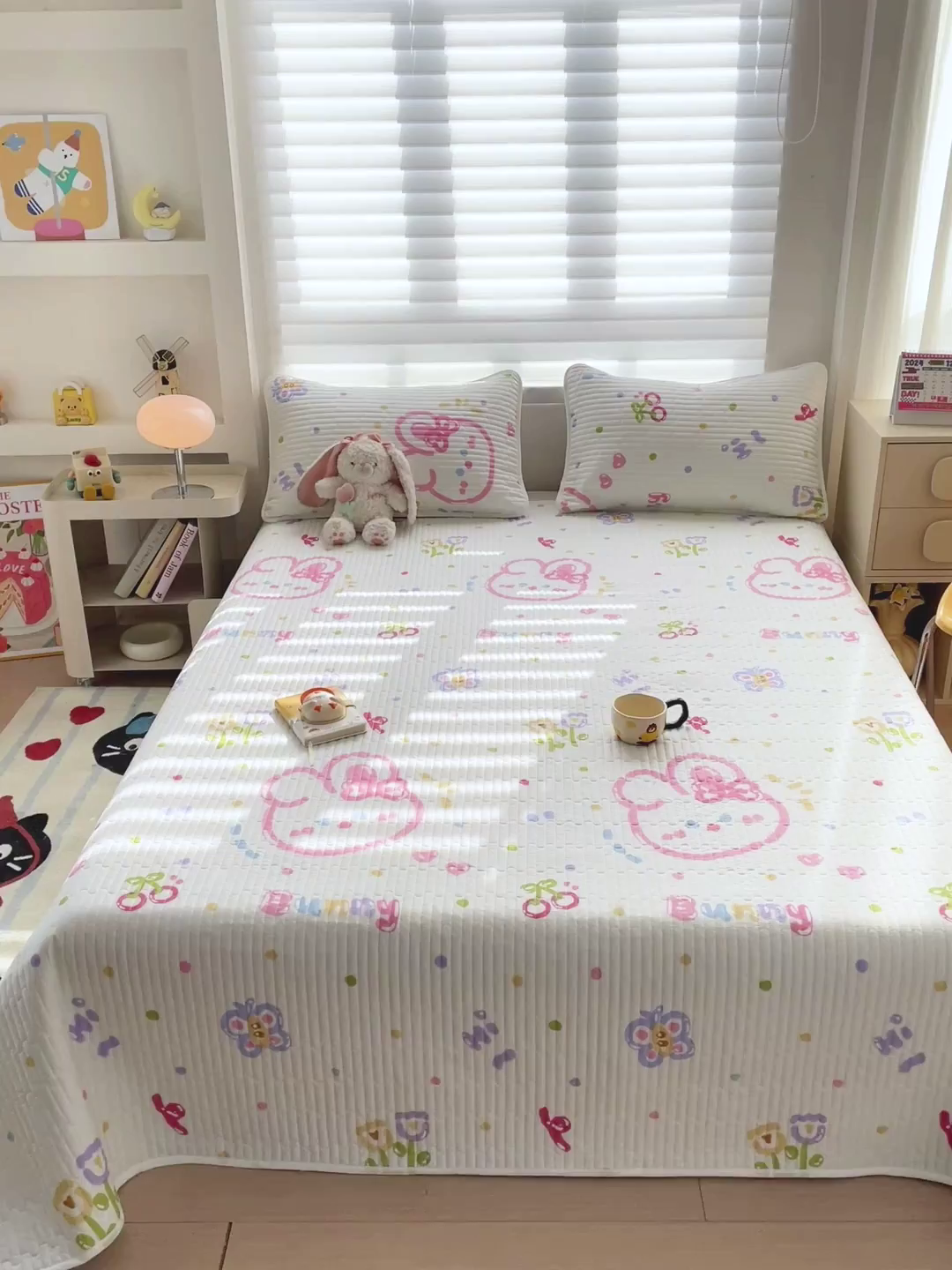 91家纺网 家纺一手货源 找家纺 金鑫汇家纺 2025新款全棉绗缝夹棉印花床盖 奇趣小兔