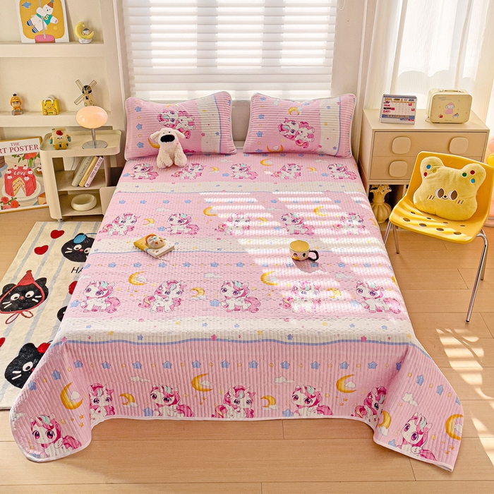 91家纺网 家纺一手货源 找家纺 金鑫汇家纺 2025新款全棉绗缝夹棉印花床盖 小马莉儿