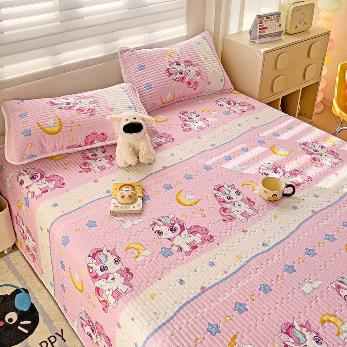 91家纺网 家纺一手货源 找家纺 金鑫汇家纺 2025新款全棉绗缝夹棉印花床盖 小马莉儿