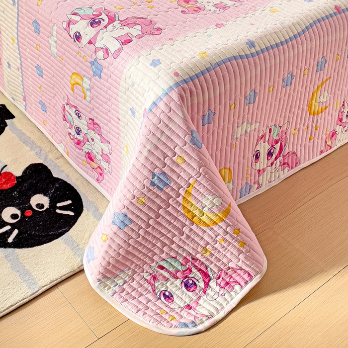 91家纺网 家纺一手货源 找家纺 金鑫汇家纺 2025新款全棉绗缝夹棉印花床盖 小马莉儿