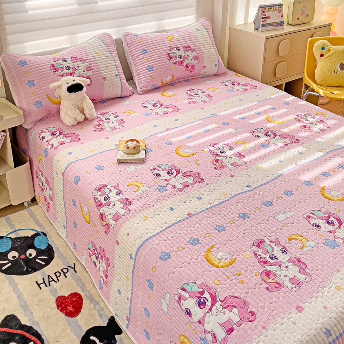 91家纺网 家纺一手货源 找家纺 金鑫汇家纺 2025新款全棉绗缝夹棉印花床盖 小马莉儿