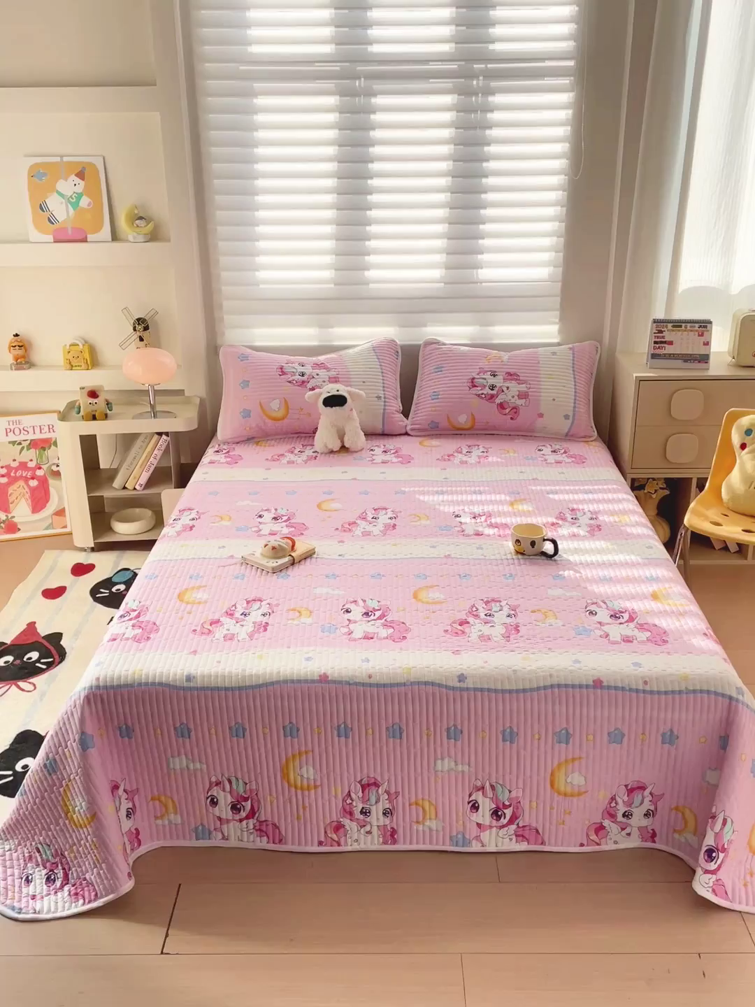 91家纺网 家纺一手货源 找家纺 金鑫汇家纺 2025新款全棉绗缝夹棉印花床盖 小马莉儿