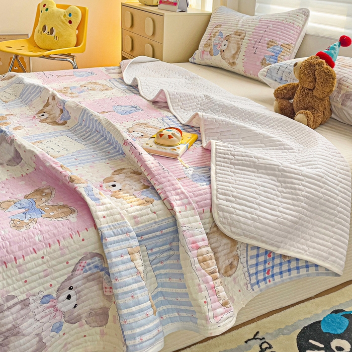 91家纺网 家纺一手货源 找家纺 金鑫汇家纺 2025新款全棉绗缝夹棉印花床盖 熊熊精灵