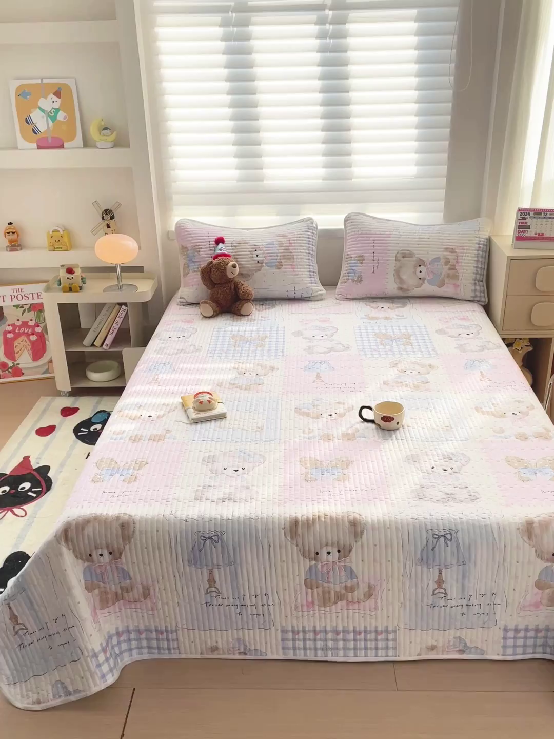 91家纺网 家纺一手货源 找家纺 金鑫汇家纺 2025新款全棉绗缝夹棉印花床盖 熊熊精灵