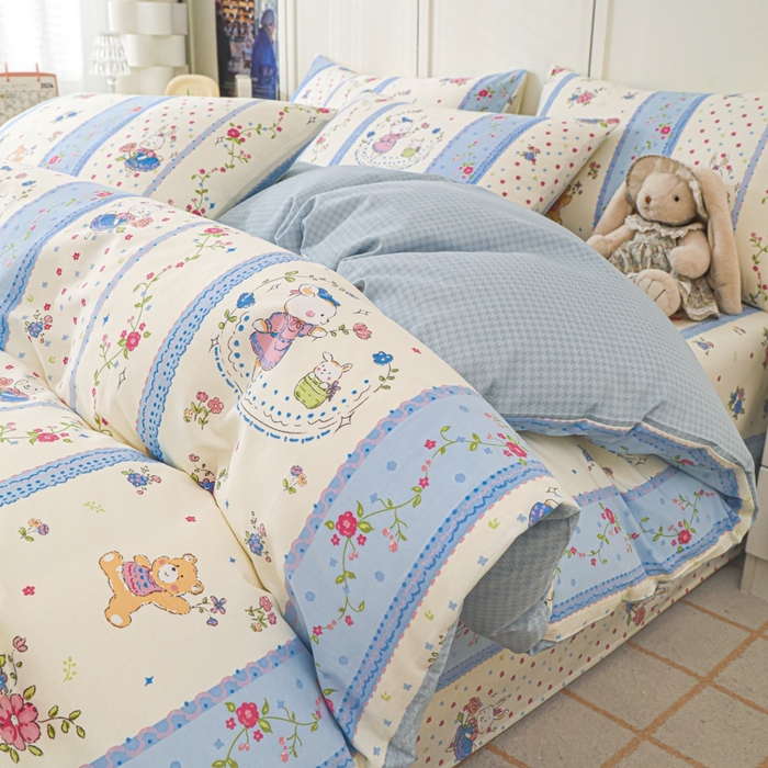 91家纺网 家纺一手货源 找家纺 金鑫汇家纺 2025新款13070全棉好卖花型套件系列-四件套 快乐萌兔