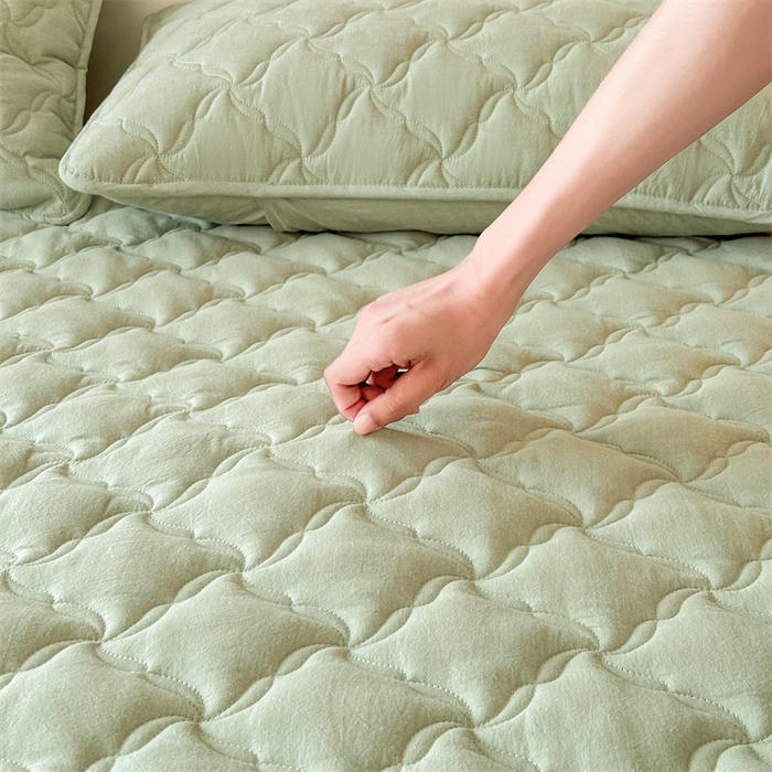 91家纺网 家纺一手货源 找家纺 3C 2025新款全棉水洗棉抗菌夹棉床垫褥子床护垫 波浪格-抹茶绿