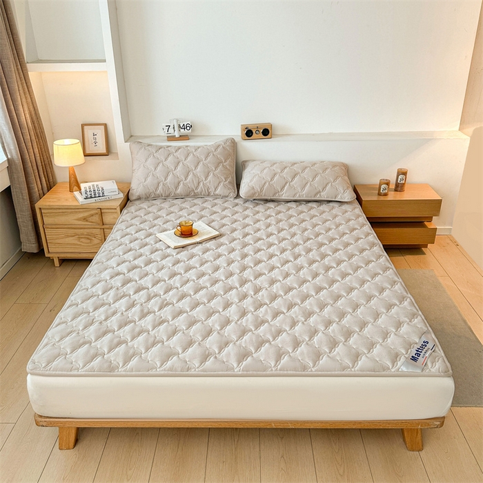 91家纺网 家纺一手货源 找家纺 3C 2025新款全棉水洗棉抗菌夹棉床垫褥子床护垫 波浪格-浅卡其