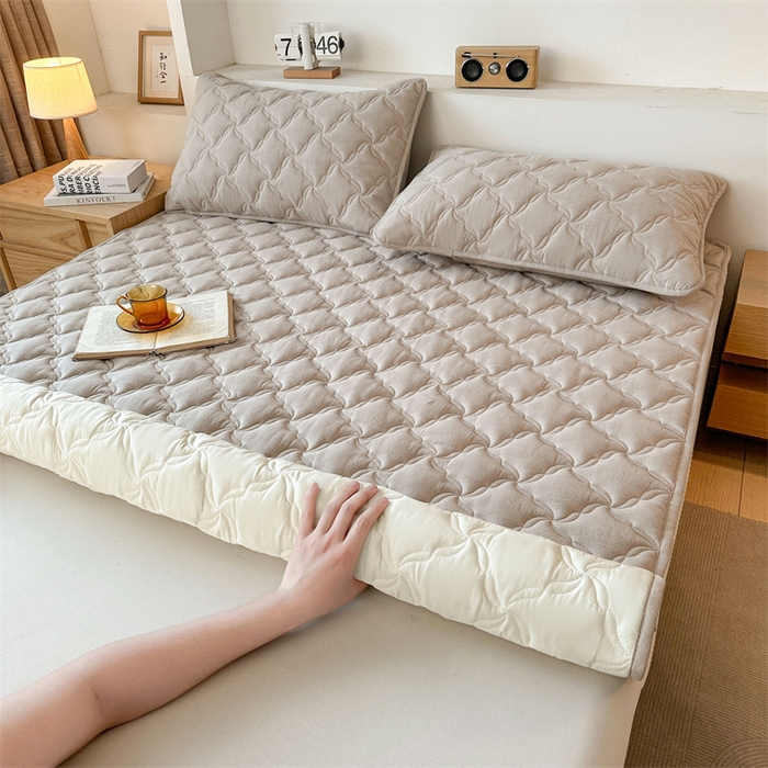 91家纺网 家纺一手货源 找家纺 3C 2025新款全棉水洗棉抗菌夹棉床垫褥子床护垫 波浪格-浅卡其