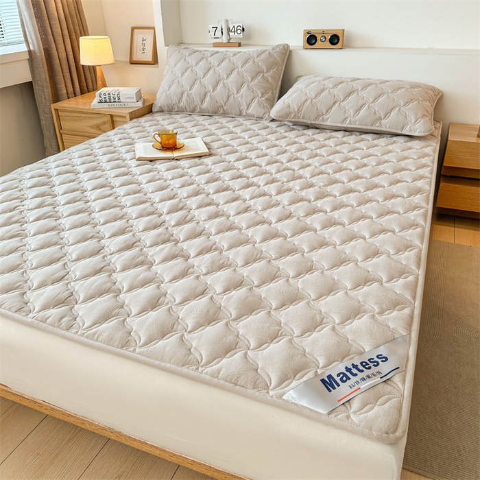 91家纺网 家纺一手货源 找家纺 3C 2025新款全棉水洗棉抗菌夹棉床垫褥子床护垫 波浪格-浅卡其