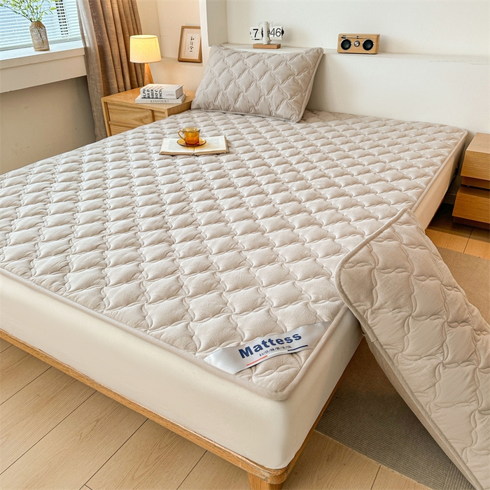 91家纺网 家纺一手货源 找家纺 3C 2025新款全棉水洗棉抗菌夹棉床垫褥子床护垫 波浪格-浅卡其