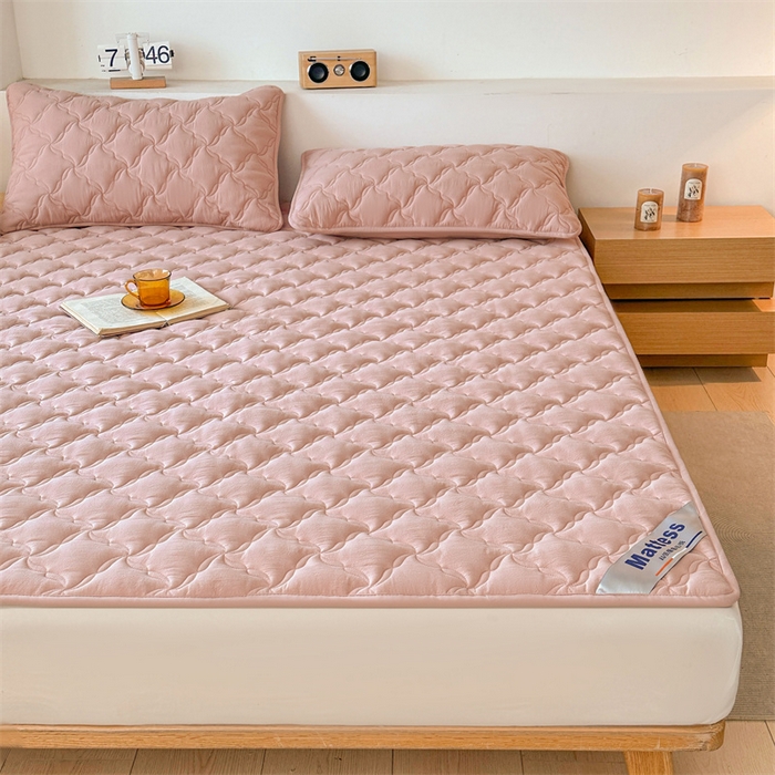 91家纺网 家纺一手货源 找家纺 3C 2025新款全棉水洗棉抗菌夹棉床垫褥子床护垫 波浪格-清新粉